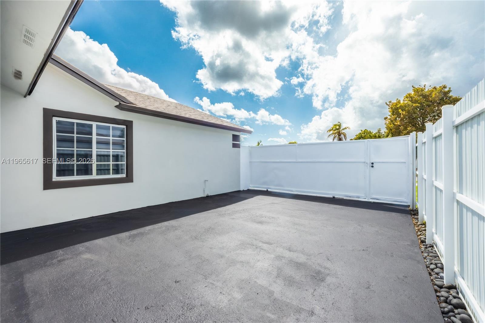 COUNTRY LAKE MANORS SEC 3 - Residential Lease