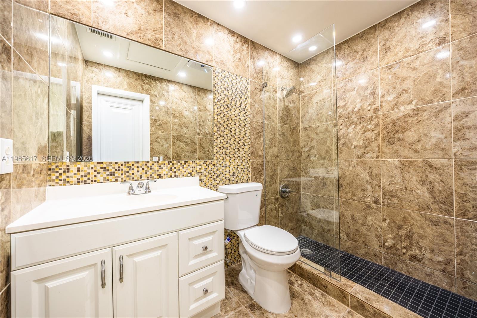 COUNTRY LAKE MANORS SEC 3 - Residential Lease