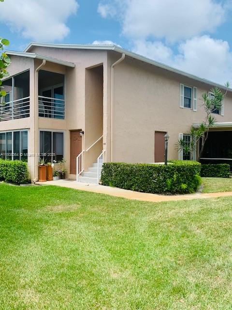 Very Nice 1/1 in great location near Downtown at Gardens.
Ground floor unit.
Tile floors, new bathroom, walk in shower, walk in closet, screen porch
Available July 15, 12 month lease. Water included
Nice Community Pool