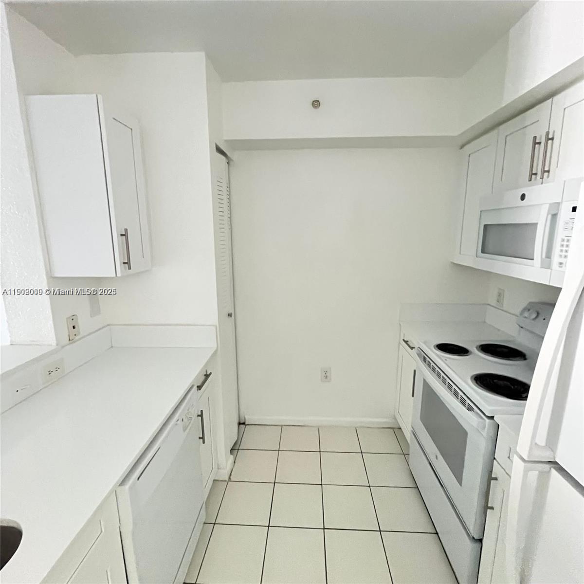 VISTA TRACE 8 CONDO - Residential Lease