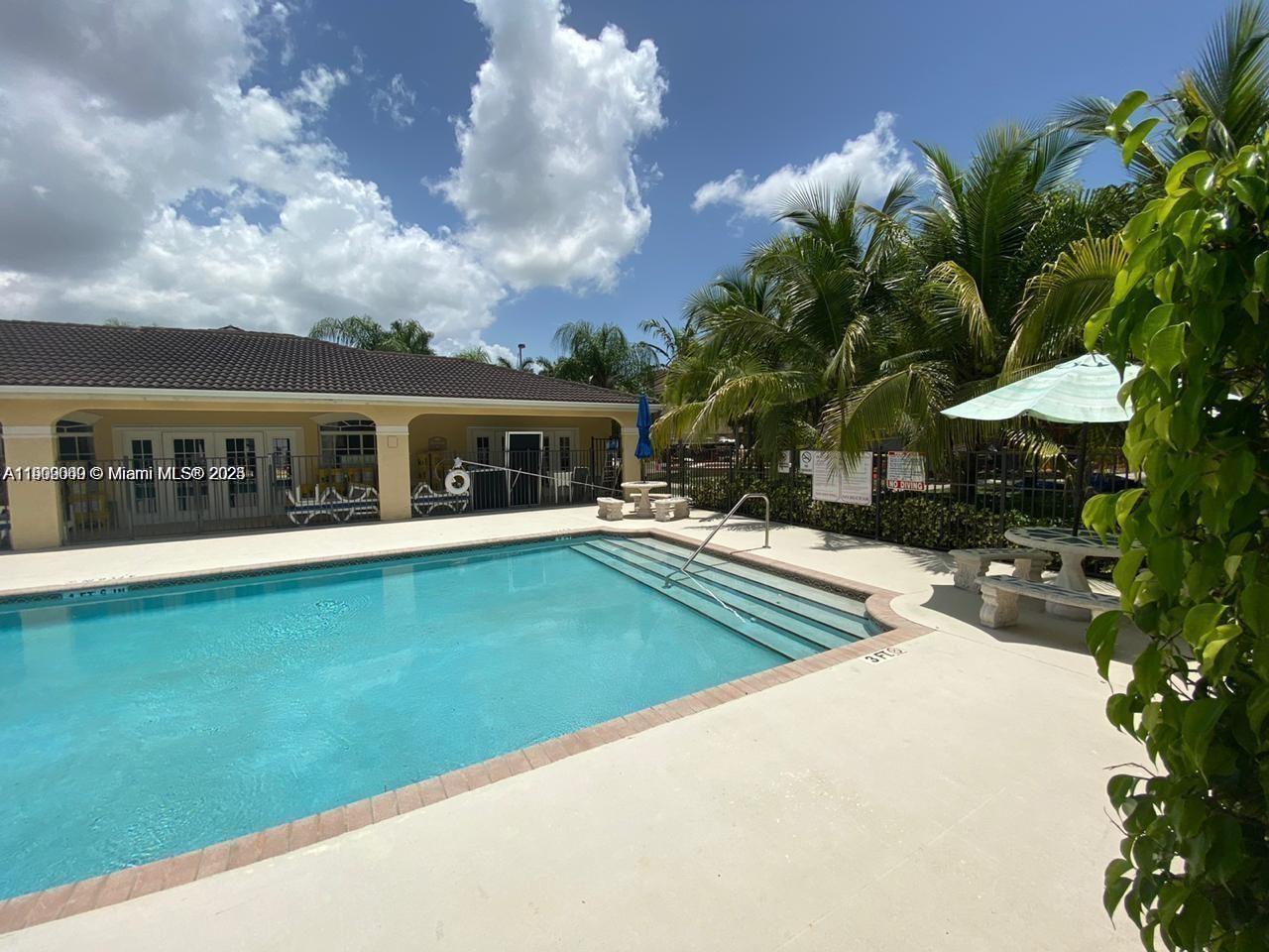 VISTA TRACE 8 CONDO - Residential Lease