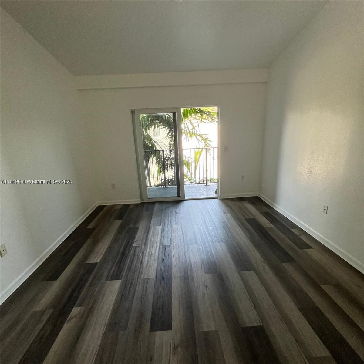 VISTA TRACE 8 CONDO - Residential Lease