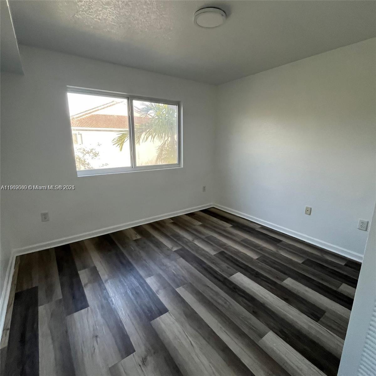 VISTA TRACE 8 CONDO - Residential Lease