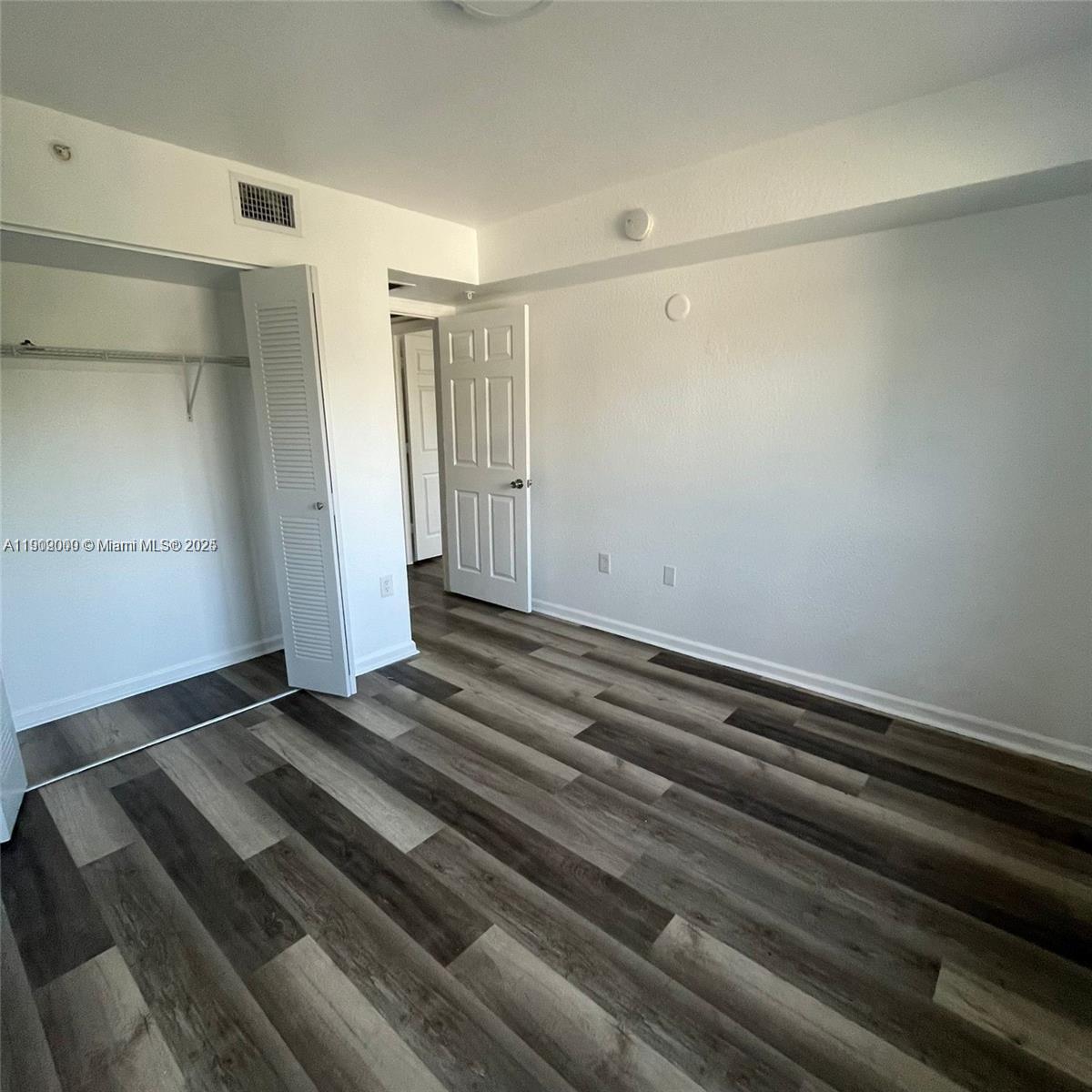 VISTA TRACE 8 CONDO - Residential Lease