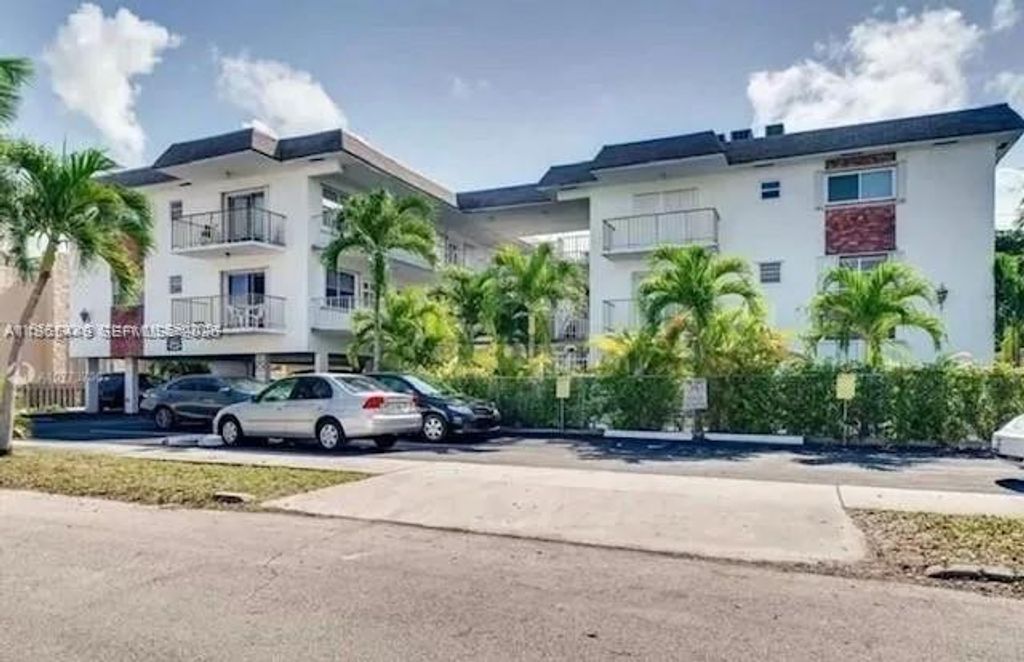 Photo of 1840 Dewey St #103, Hollywood, FL 33020 (MLS # A11965449)