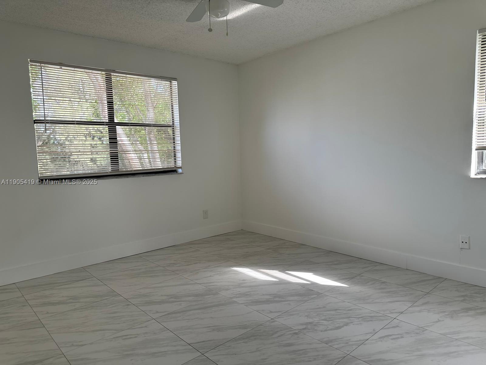 HOLLYWOOD PARC CONDOMINIU - Residential Lease