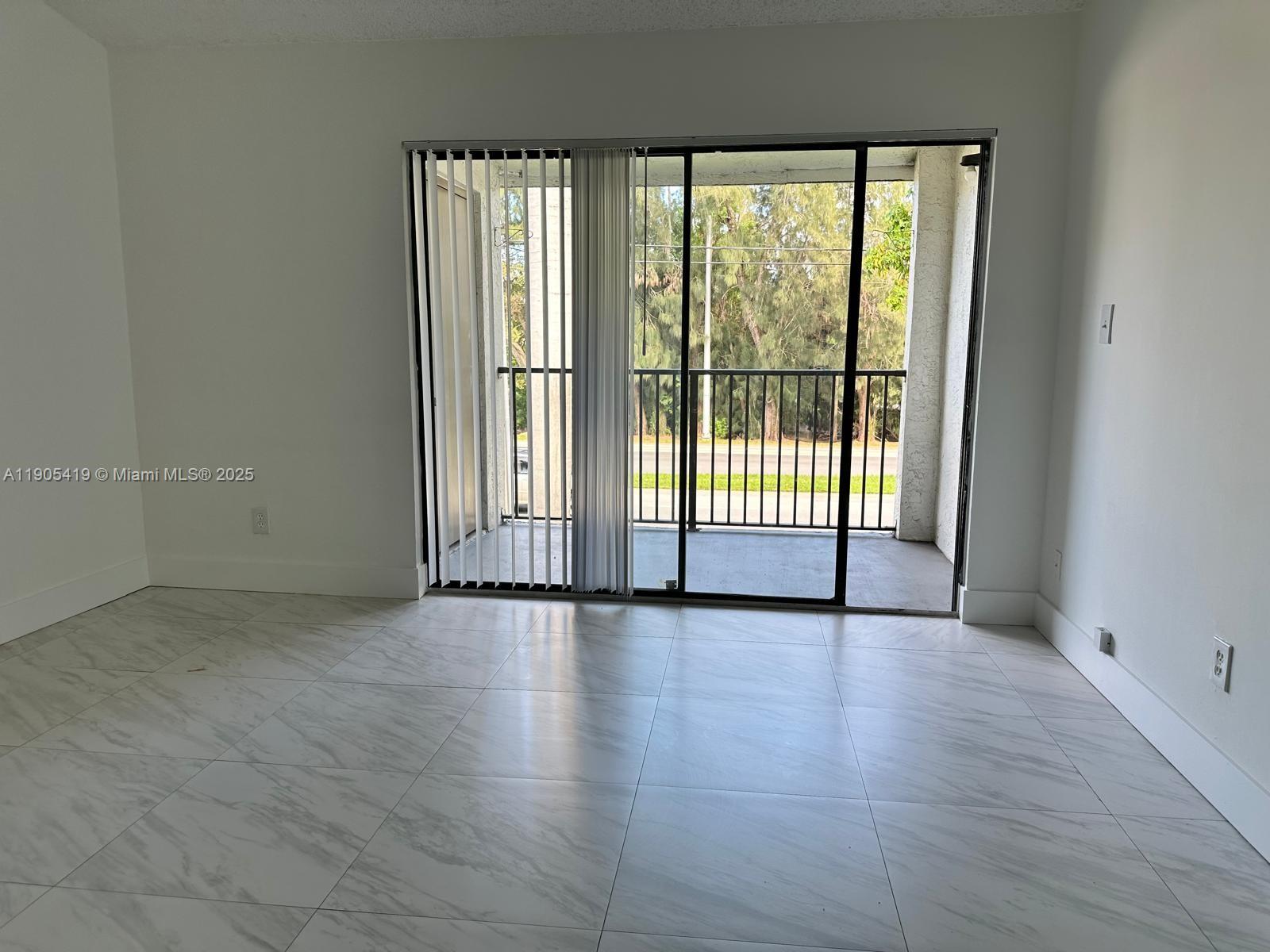 HOLLYWOOD PARC CONDOMINIU - Residential Lease