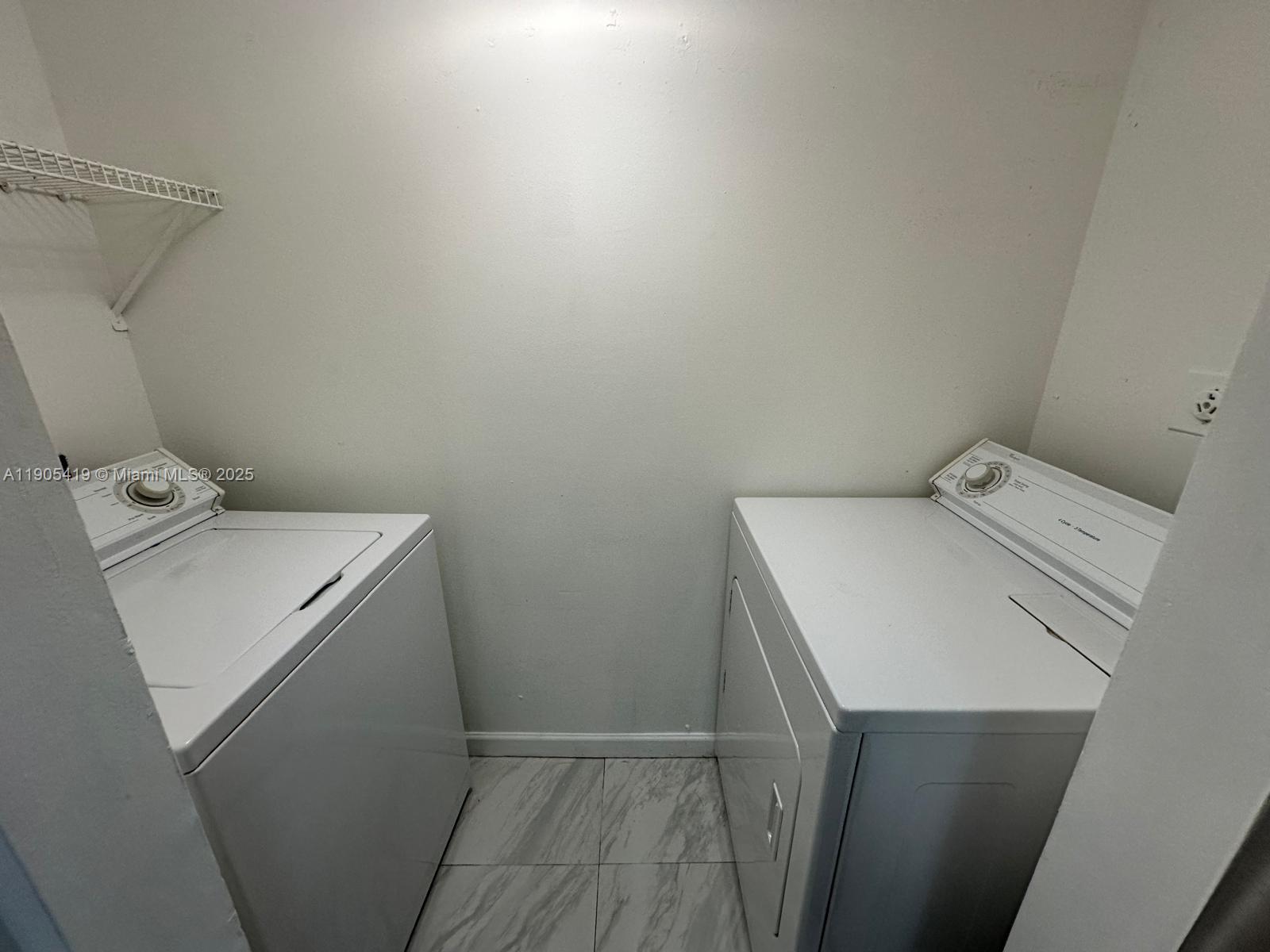 HOLLYWOOD PARC CONDOMINIU - Residential Lease