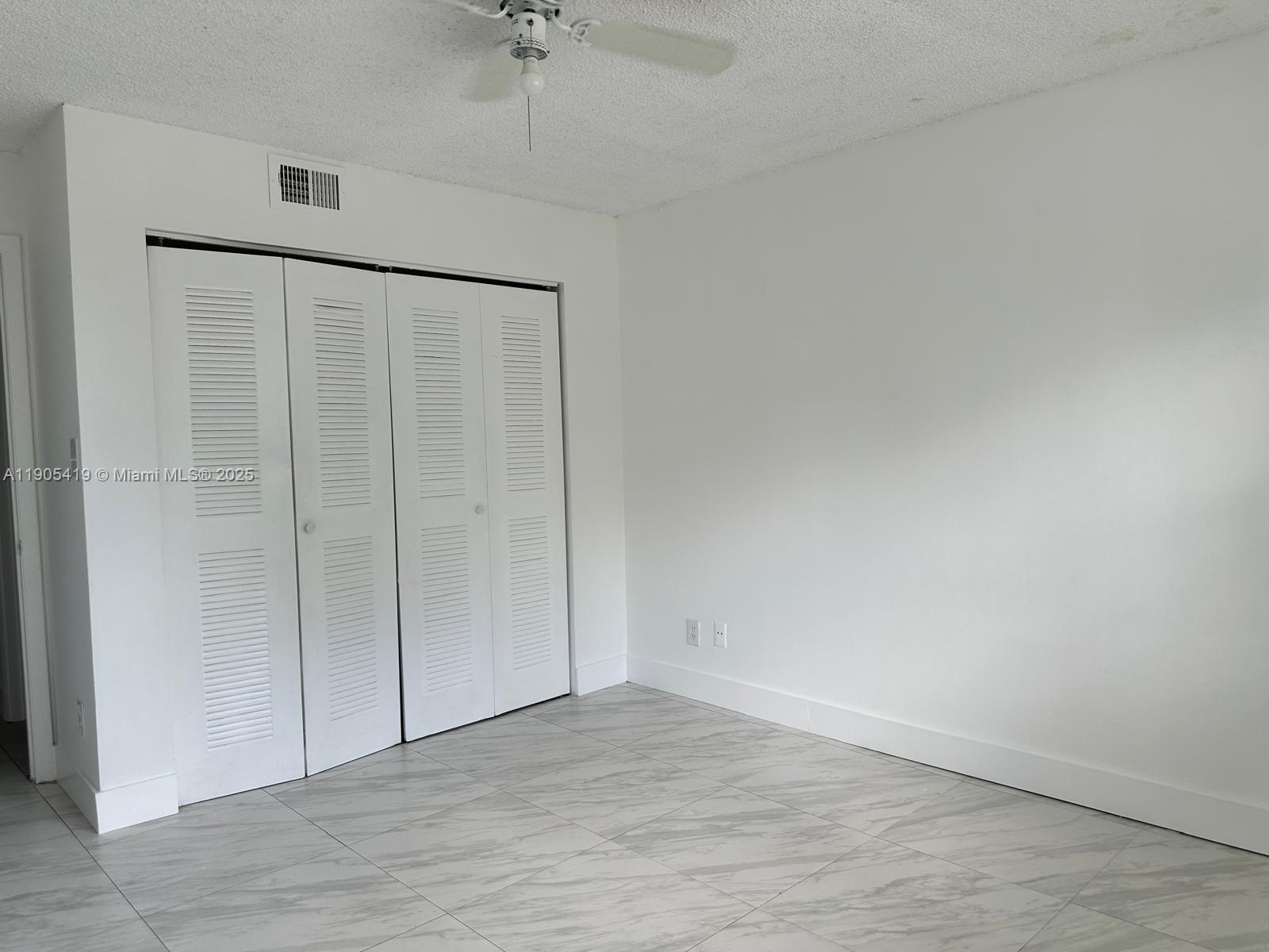 HOLLYWOOD PARC CONDOMINIU - Residential Lease