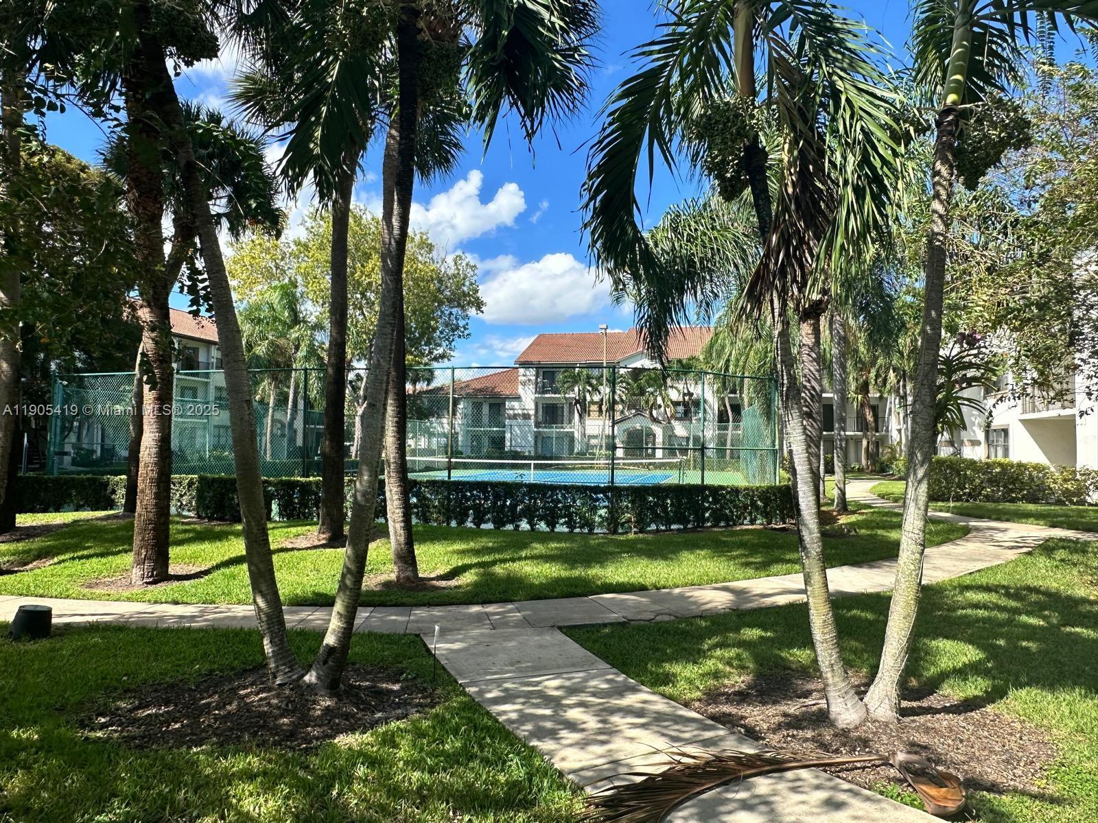 HOLLYWOOD PARC CONDOMINIU - Residential Lease