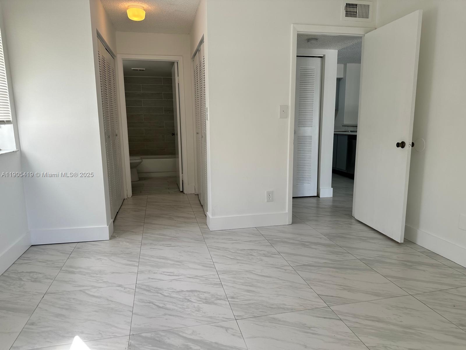 HOLLYWOOD PARC CONDOMINIU - Residential Lease