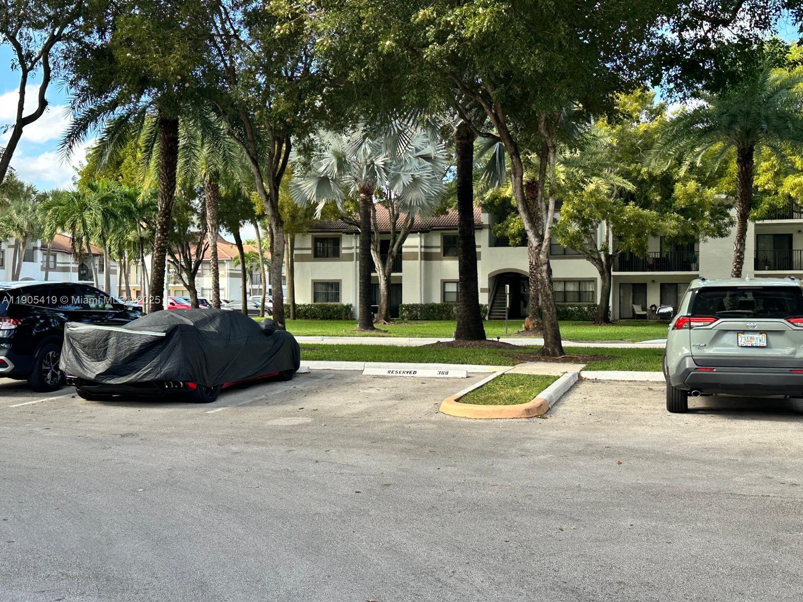 HOLLYWOOD PARC CONDOMINIU - Residential Lease