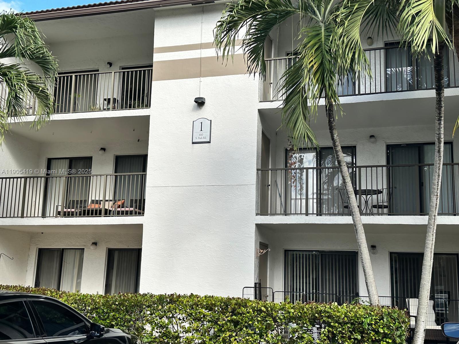 HOLLYWOOD PARC CONDOMINIU - Residential Lease