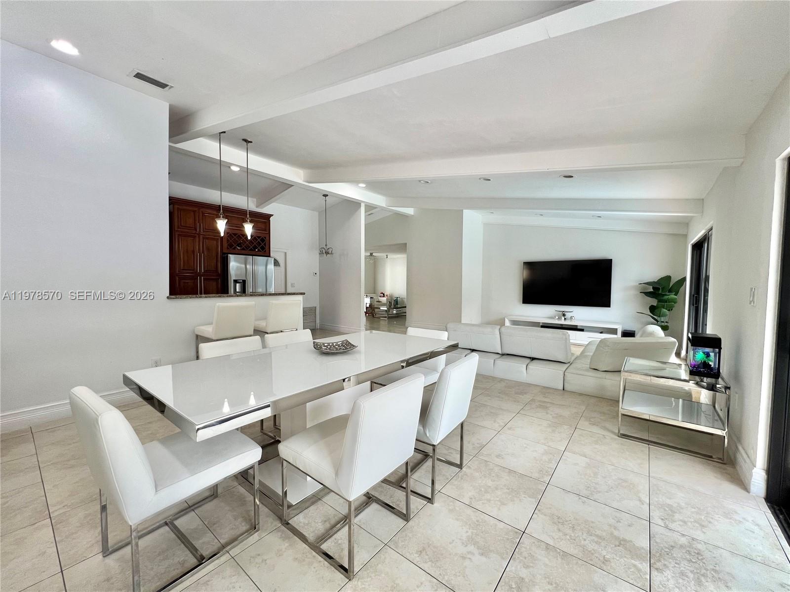 SHORES CALUSA - Residential