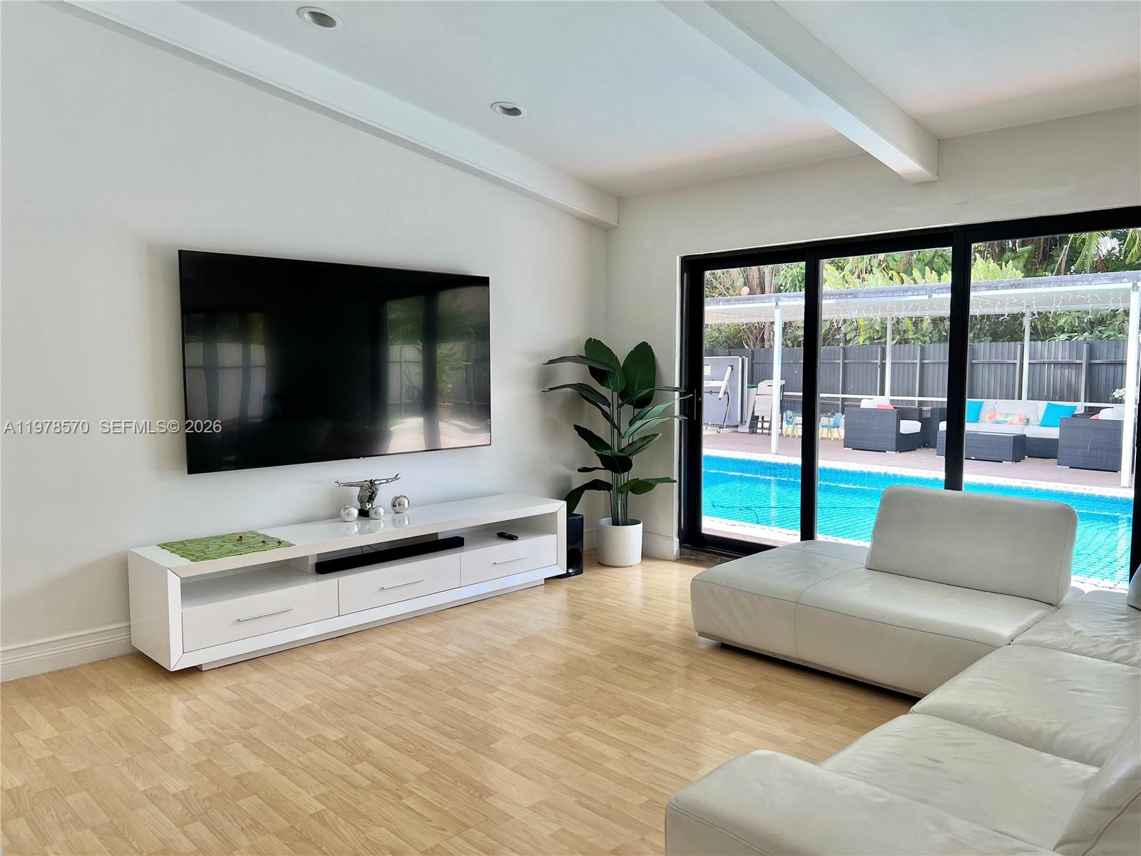 SHORES CALUSA - Residential