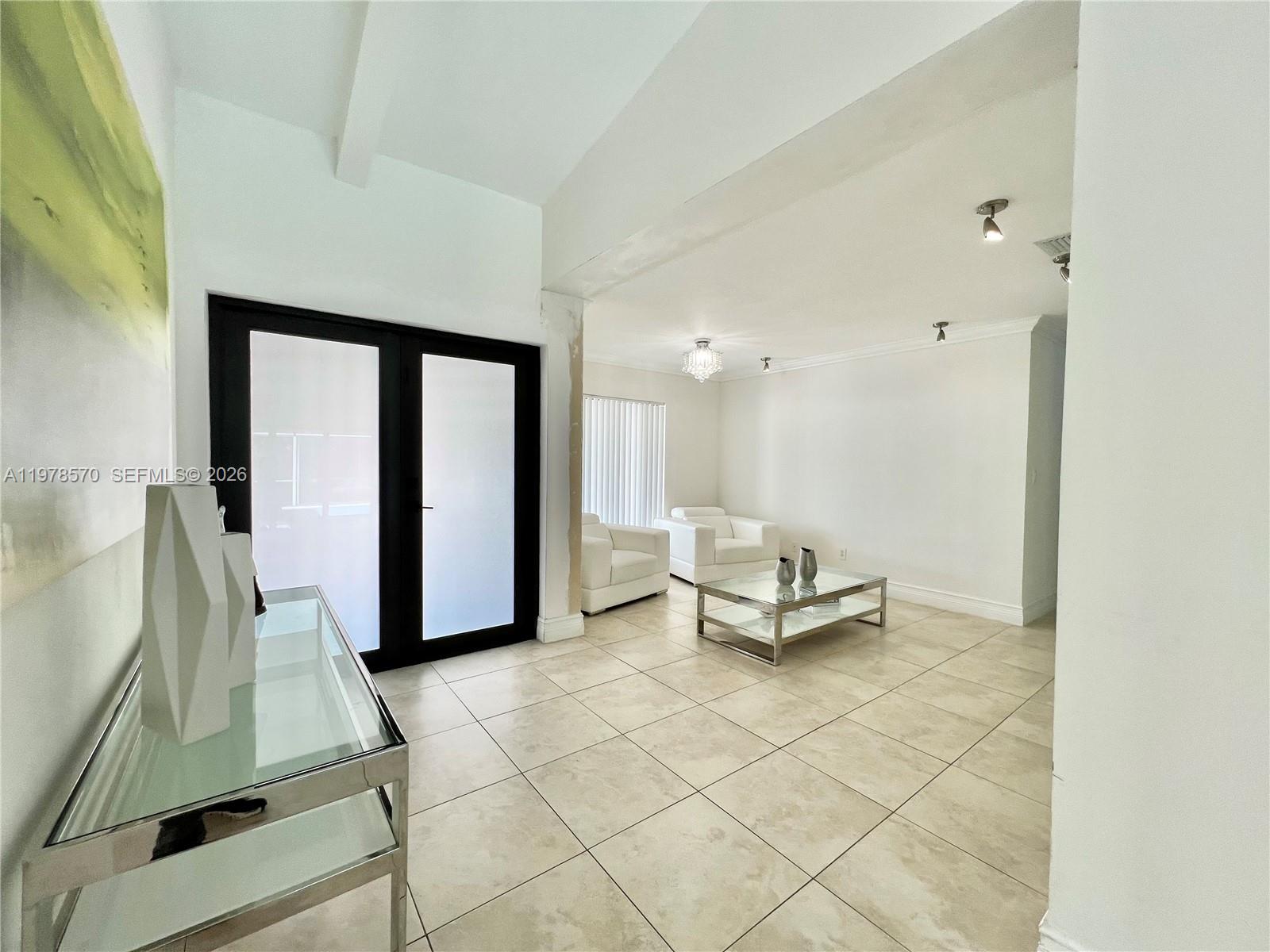 SHORES CALUSA - Residential