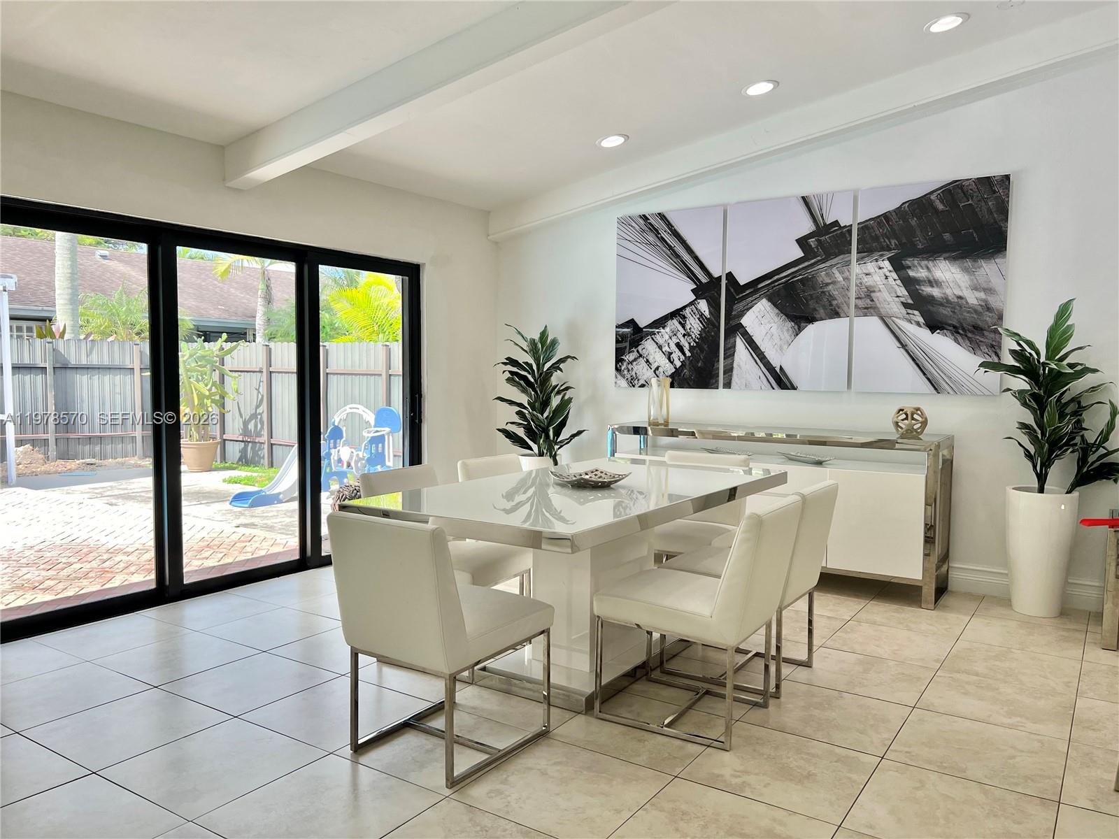 SHORES CALUSA - Residential