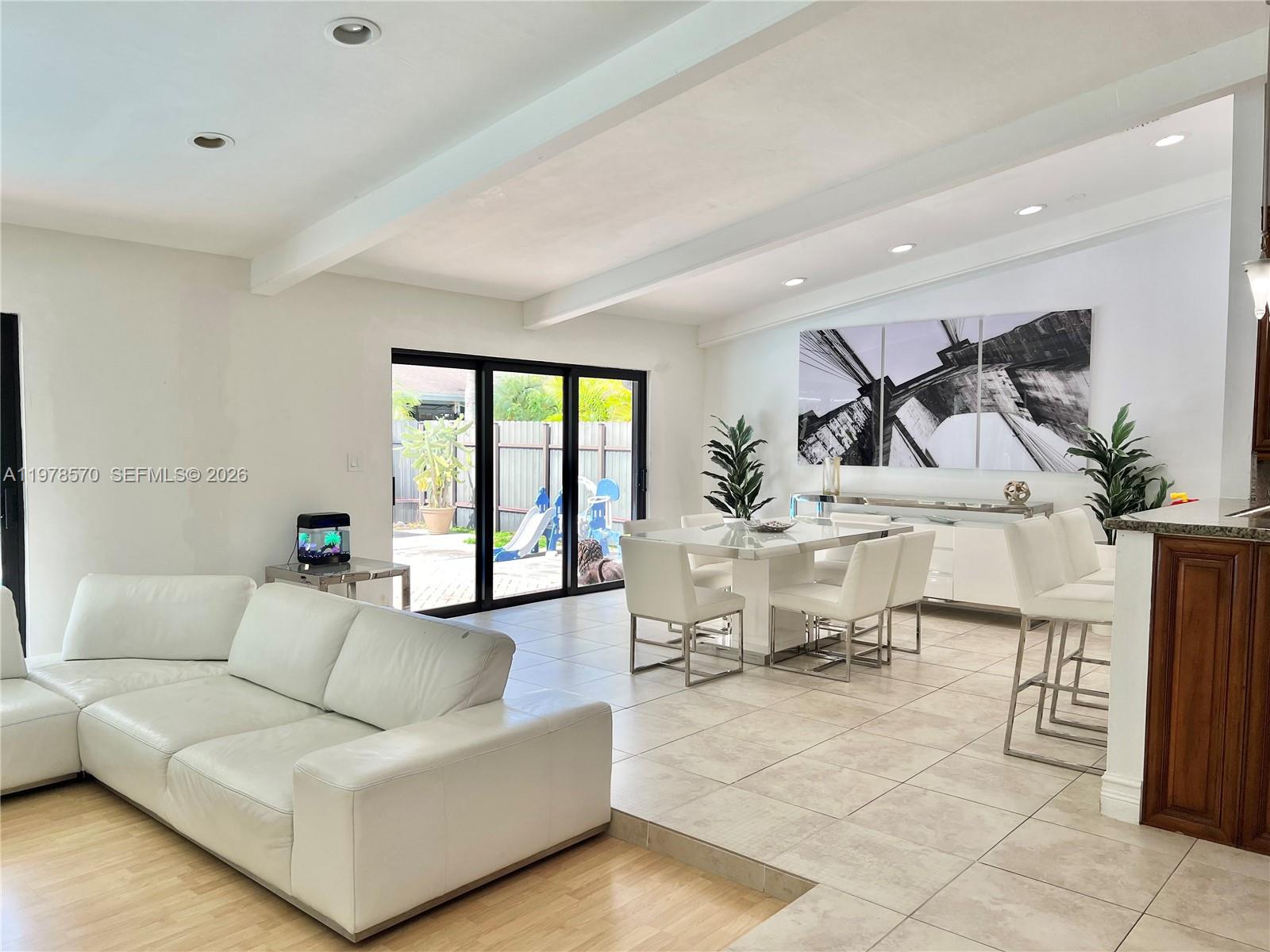 SHORES CALUSA - Residential