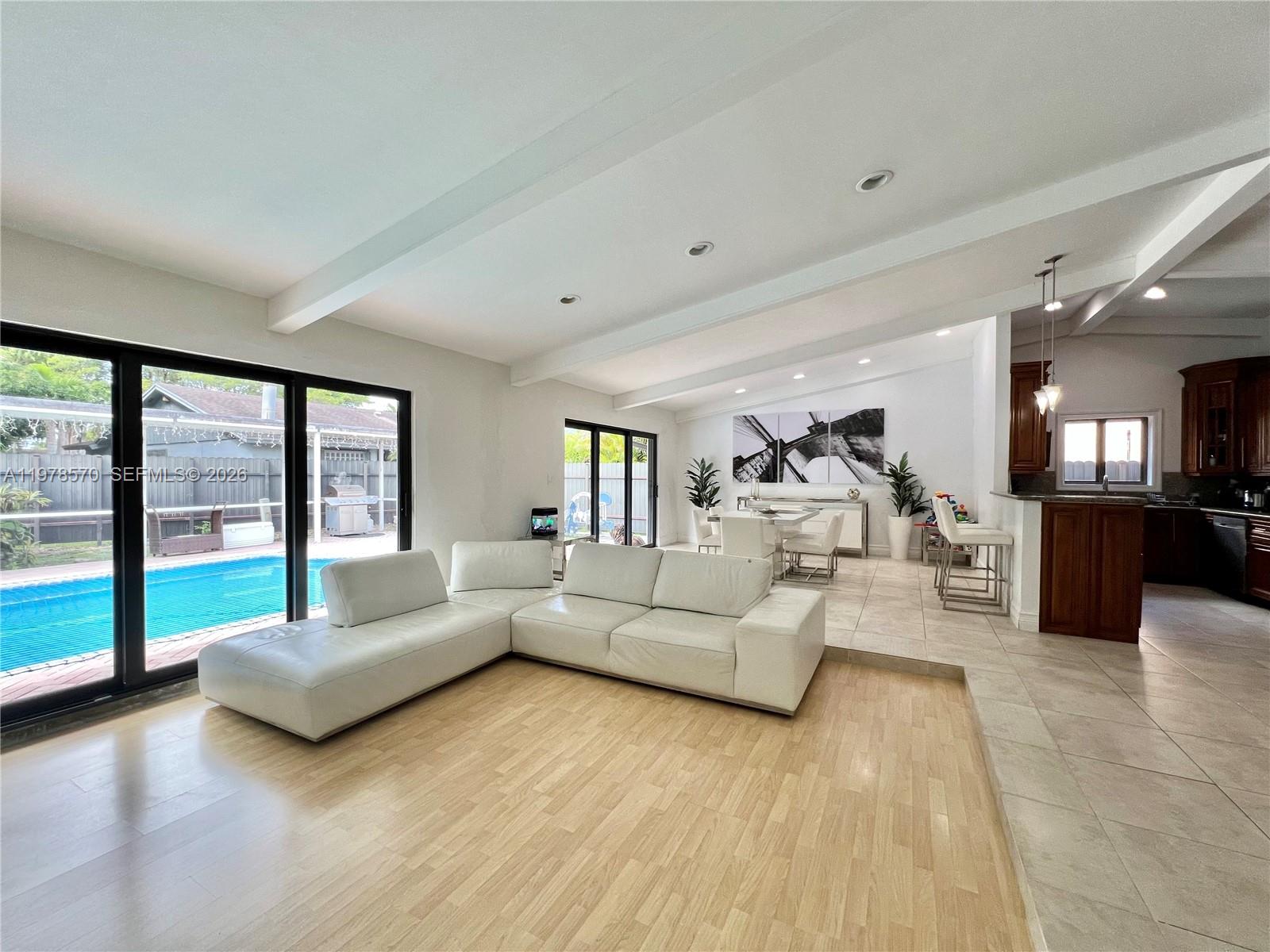 SHORES CALUSA - Residential