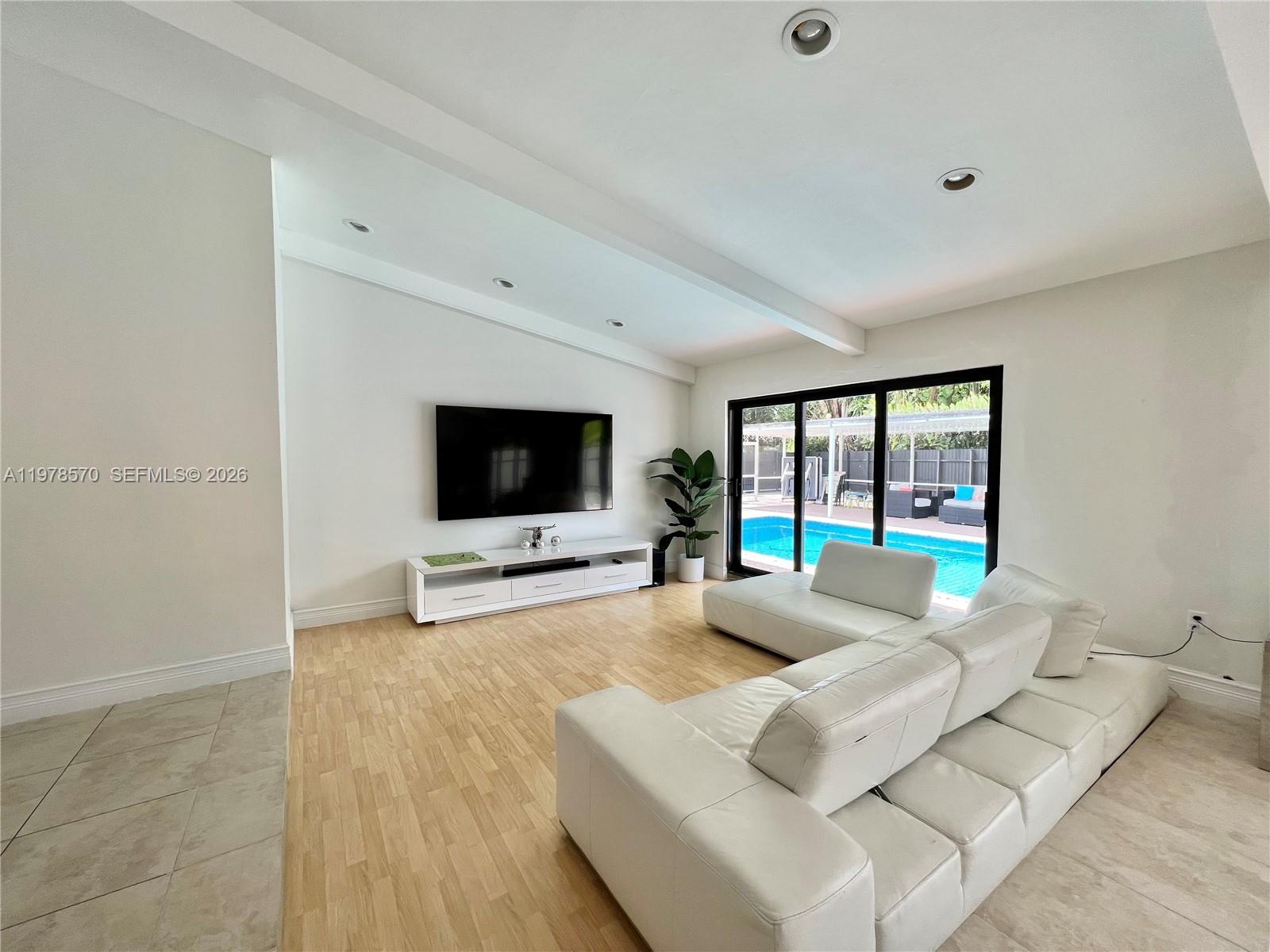 SHORES CALUSA - Residential