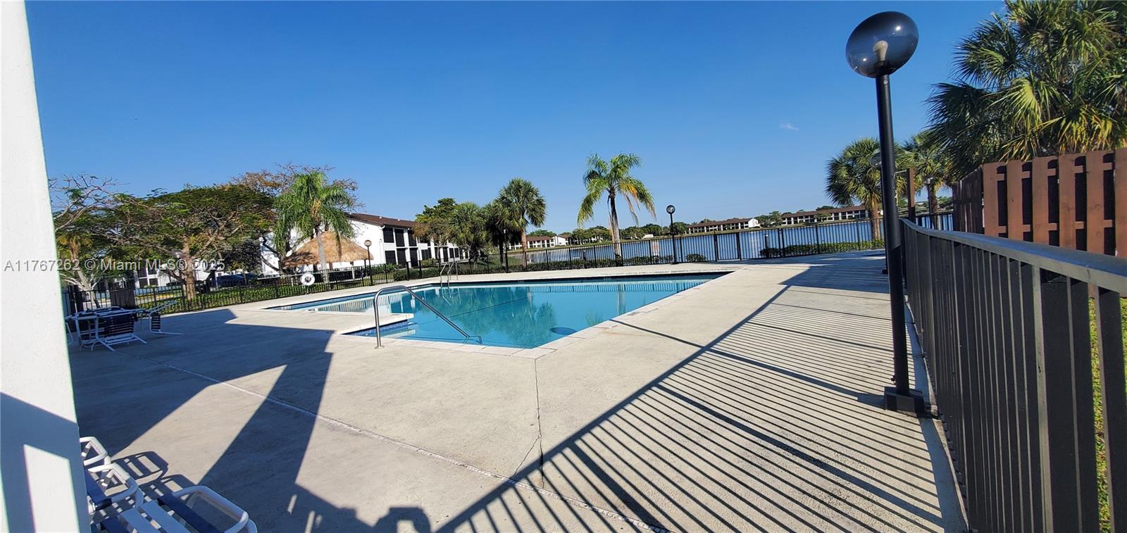 214 Lake Pointe Dr 203, Oakland Park, Miami-Dade County, Florida - 2 Bedrooms  
2 Bathrooms - 