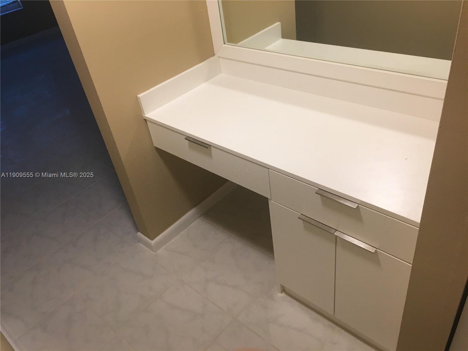 The Leeward Condo - Residential Lease