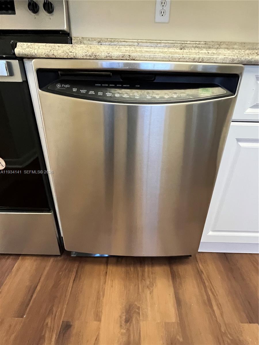 COVE CONDO PHASE I - Residential