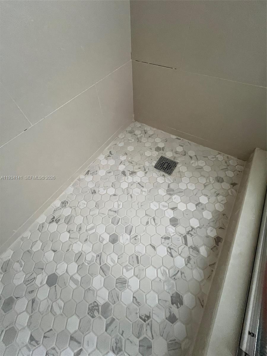 COVE CONDO PHASE I - Residential