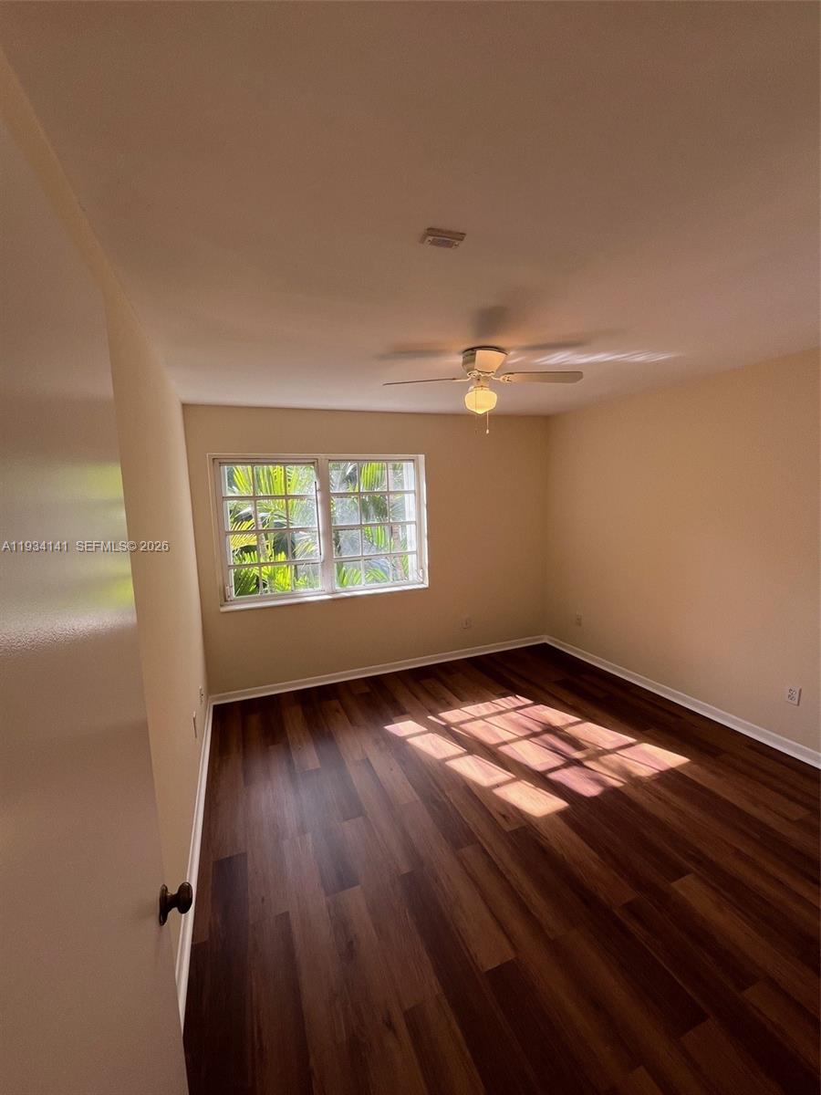 COVE CONDO PHASE I - Residential