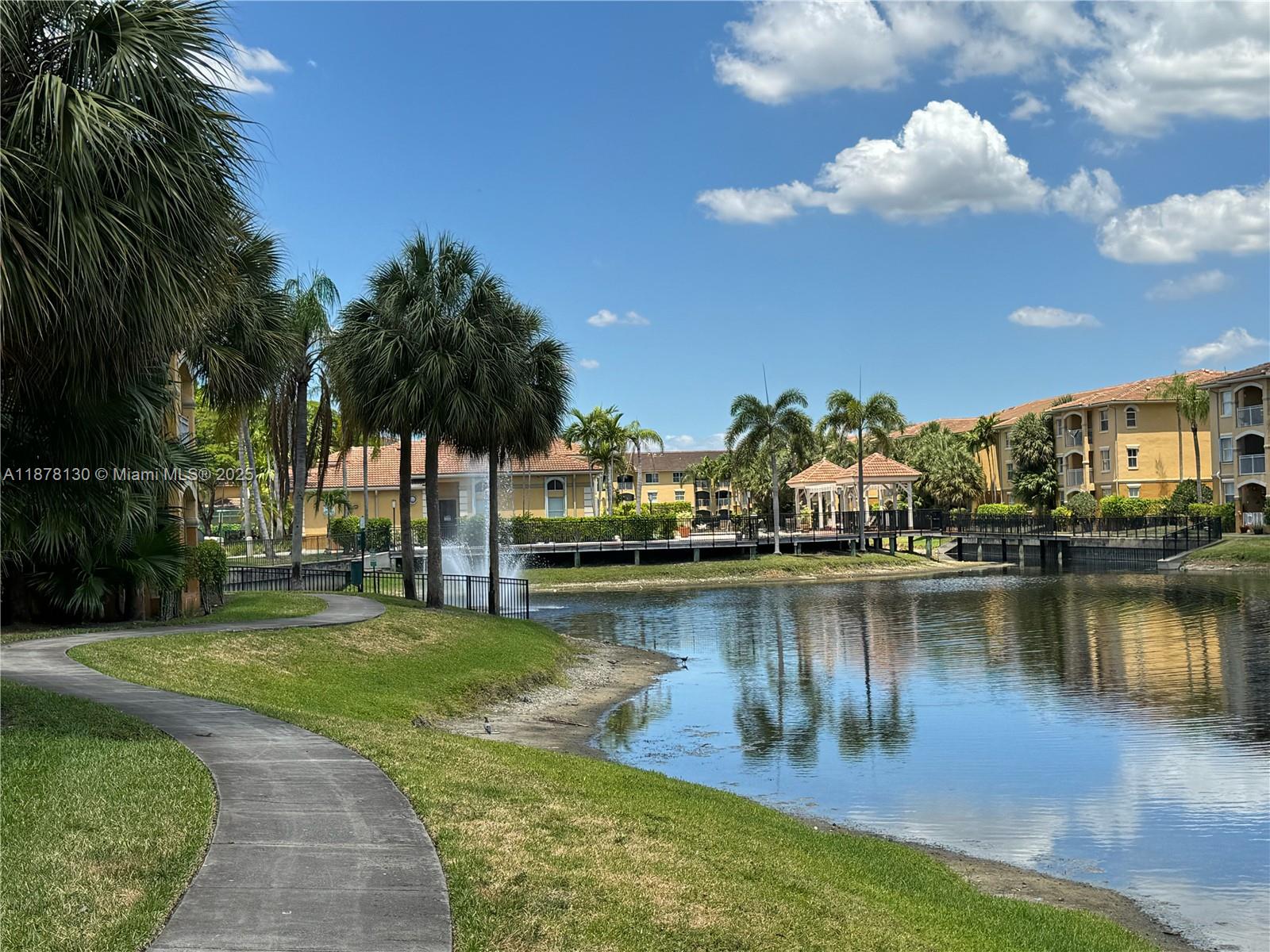 THANK YOU FOR SHOWING THIS BEAUTIFUL 2BR UNIT AT LA VIA CONDOMINIUM. RECENTLY REMODELED UNIT, NEWER A/C, WATER HEATER AND APPLIANCES. AMMENITIES INCLUDE POOL, GYM, SPA, TENNIS COURT, PLAYGROUND AND MUCH MORE.
VERY EASY TO SHOW IN LOCKBOX