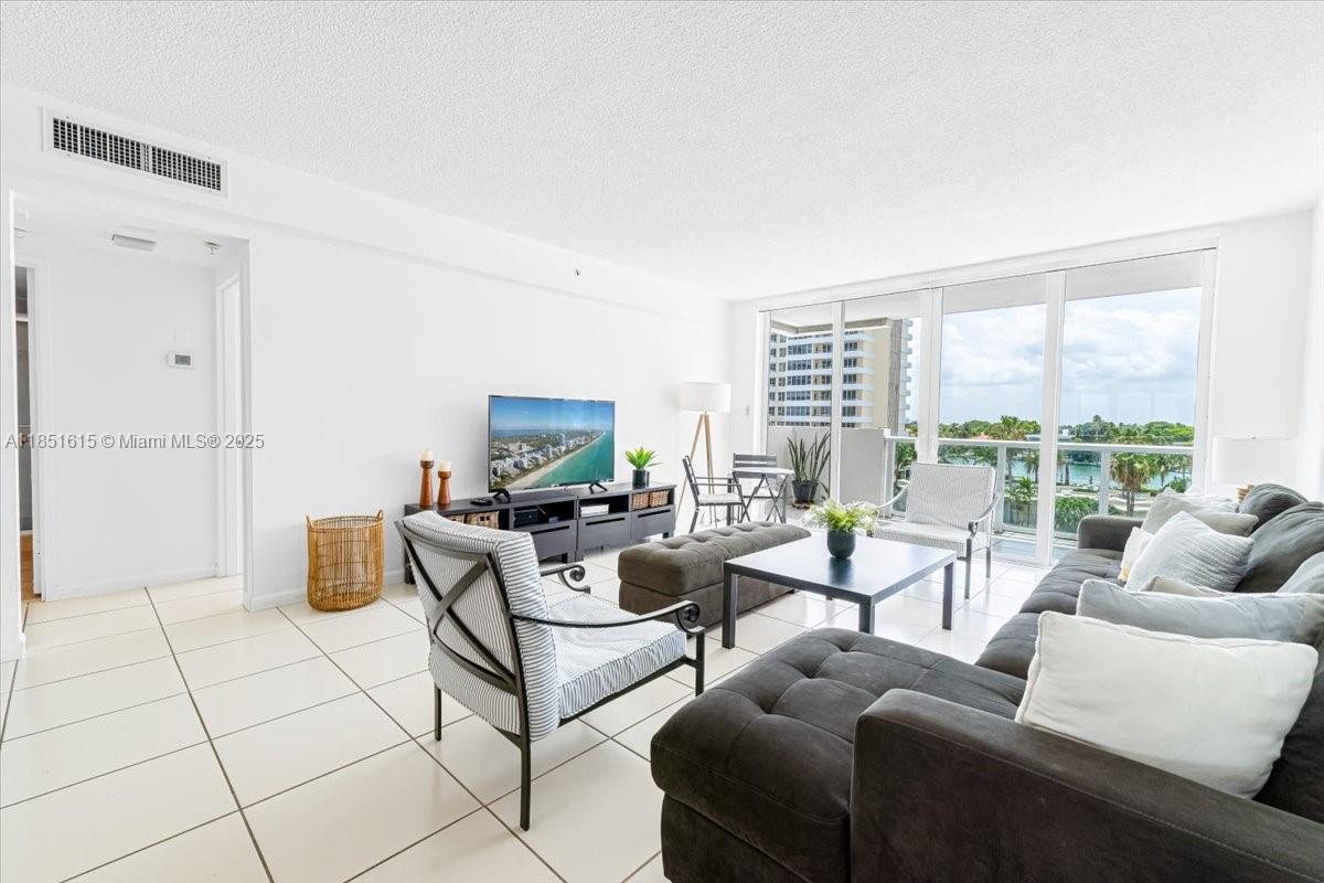 5601 Collins Ave 521