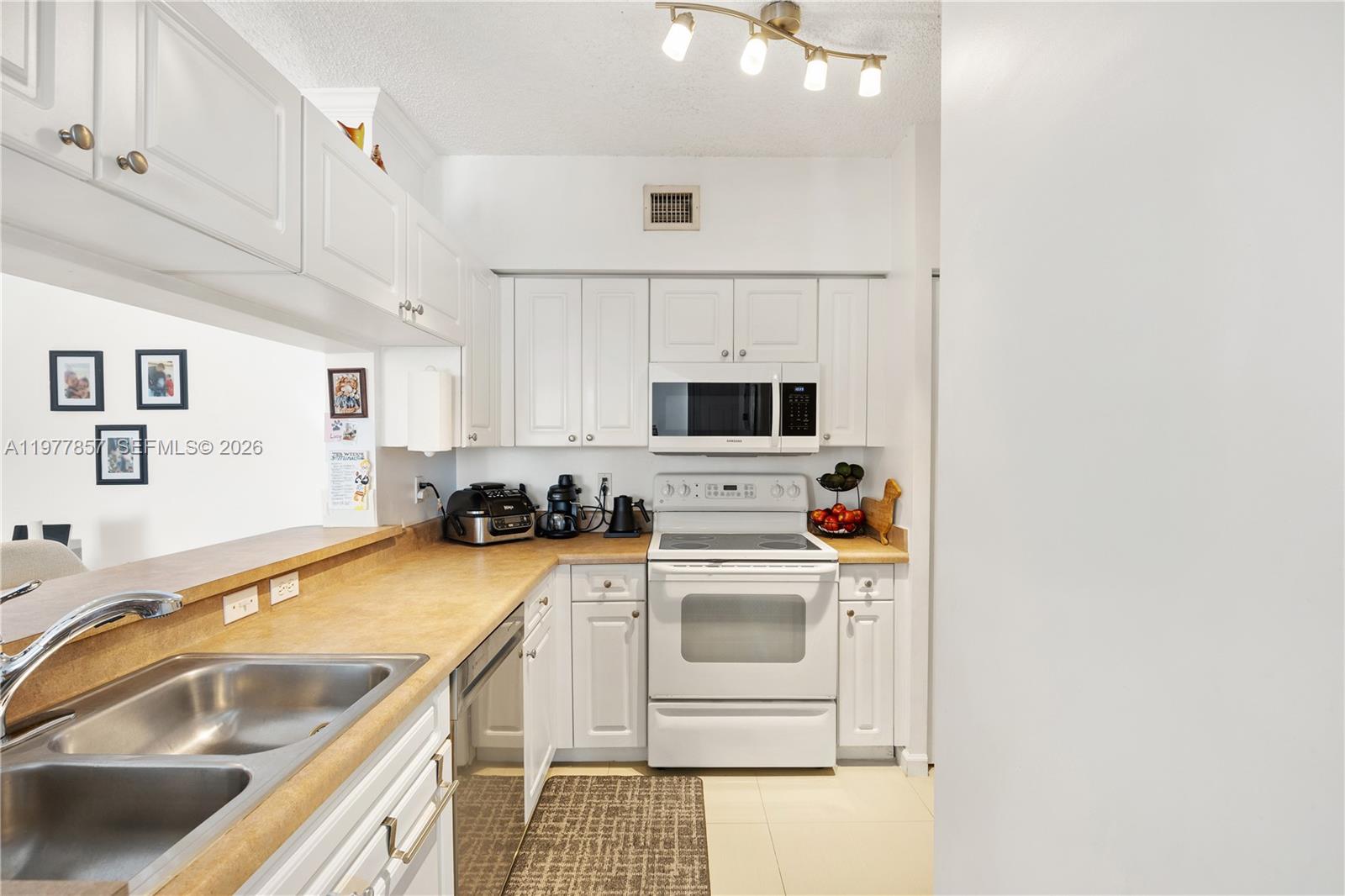 PORTO BELLAGIO CONDO - Residential