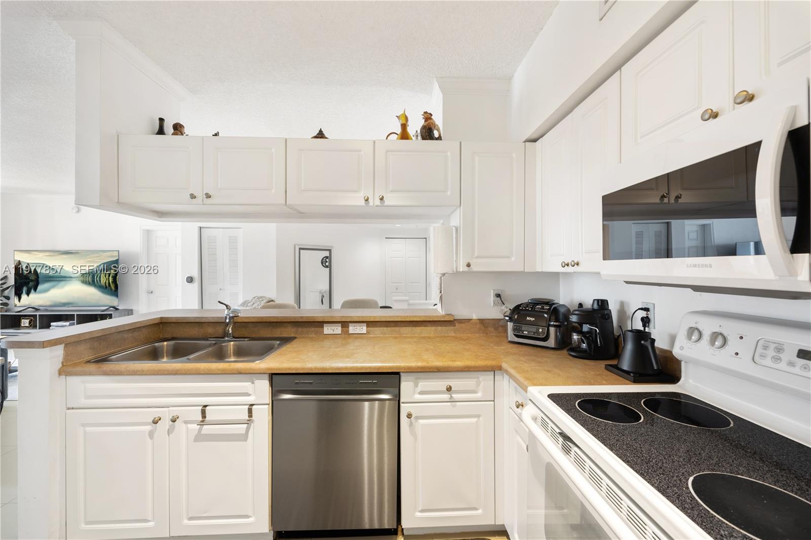 PORTO BELLAGIO CONDO - Residential