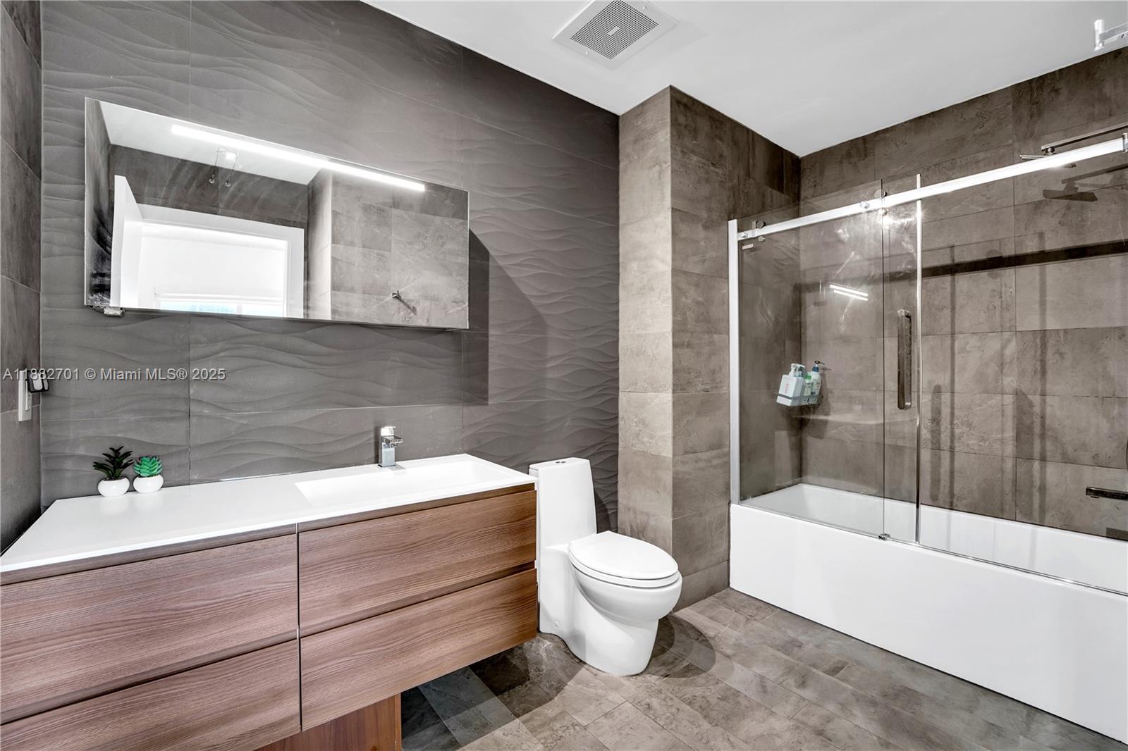 THE LOFT DOWNTOWN II COND - Residential