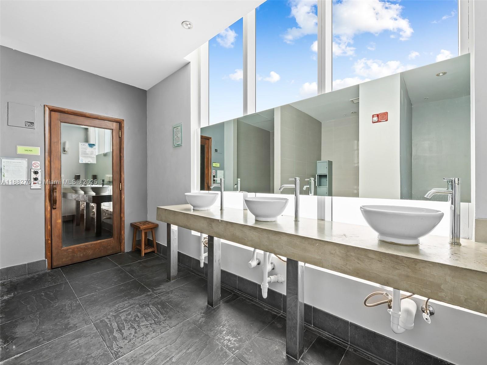 THE LOFT DOWNTOWN II COND - Residential