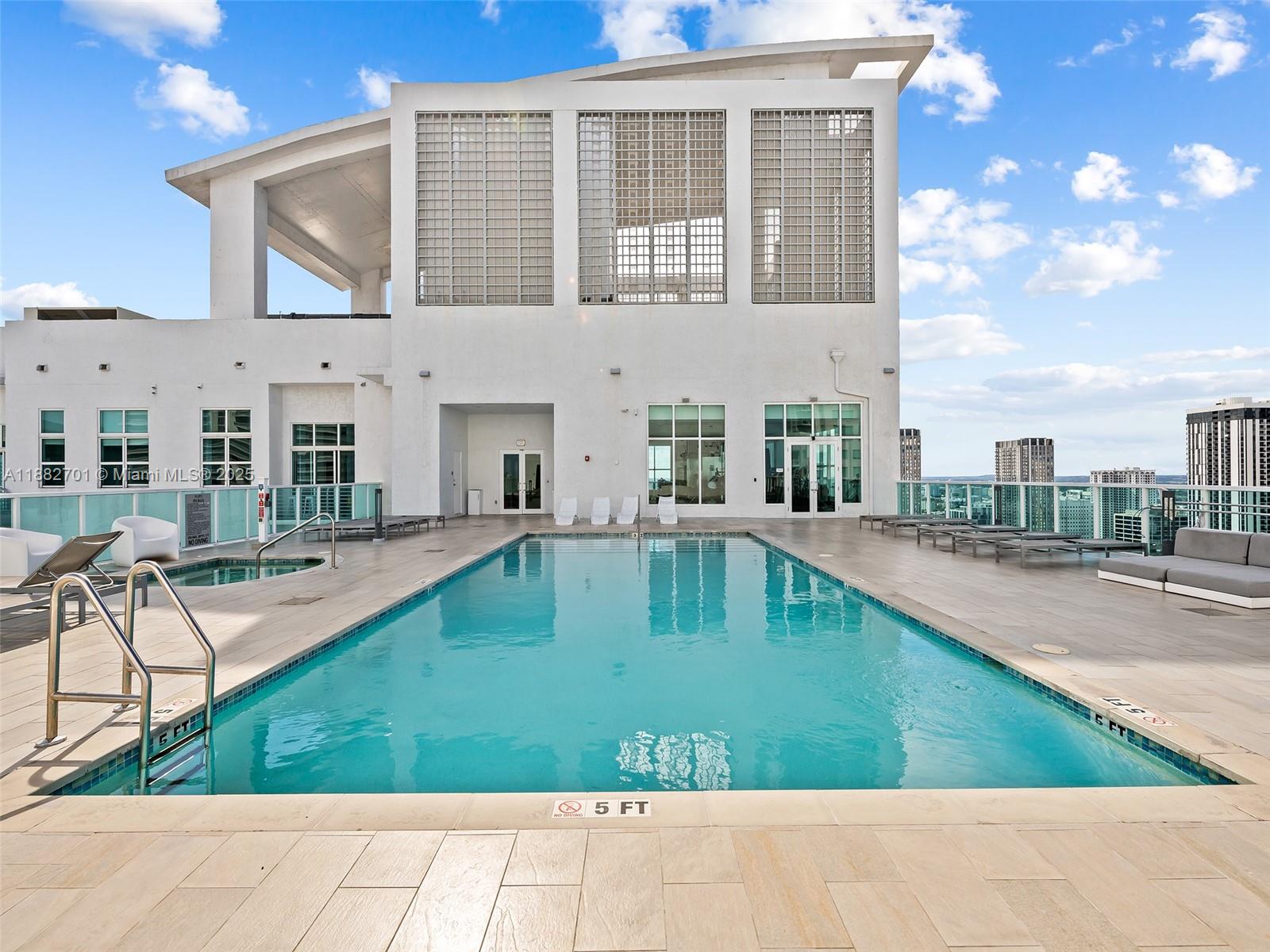 THE LOFT DOWNTOWN II COND - Residential