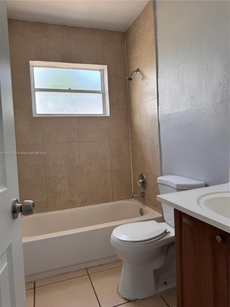 1131 NE 211th Ter 1131