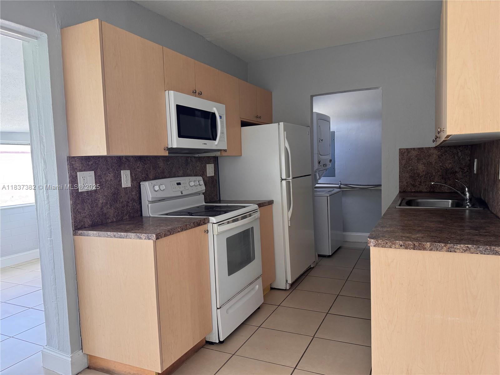 1131 NE 211th Ter 1131