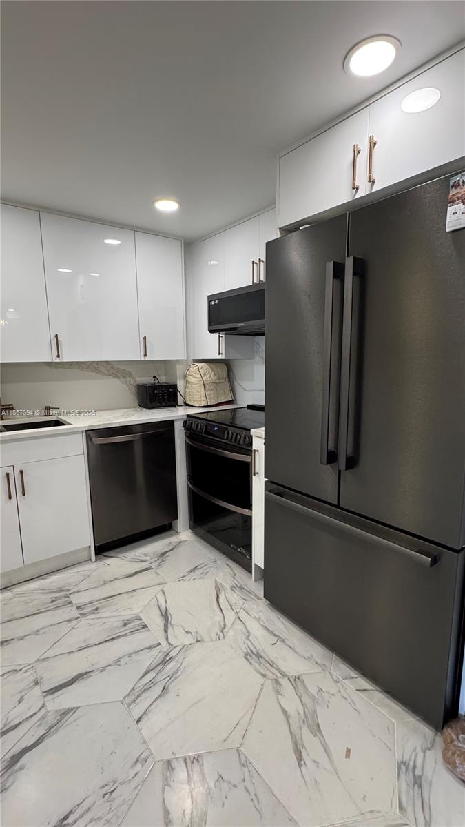 HEMISPHERES CONDO - Residential Lease