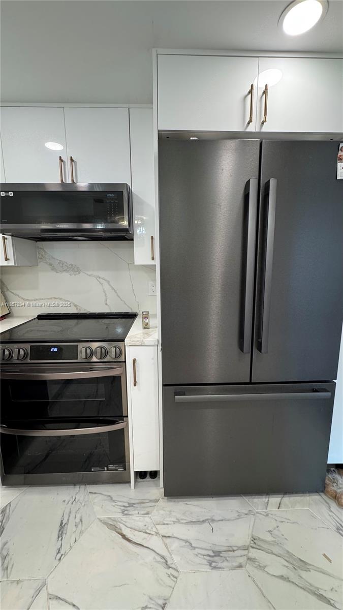 HEMISPHERES CONDO - Residential Lease