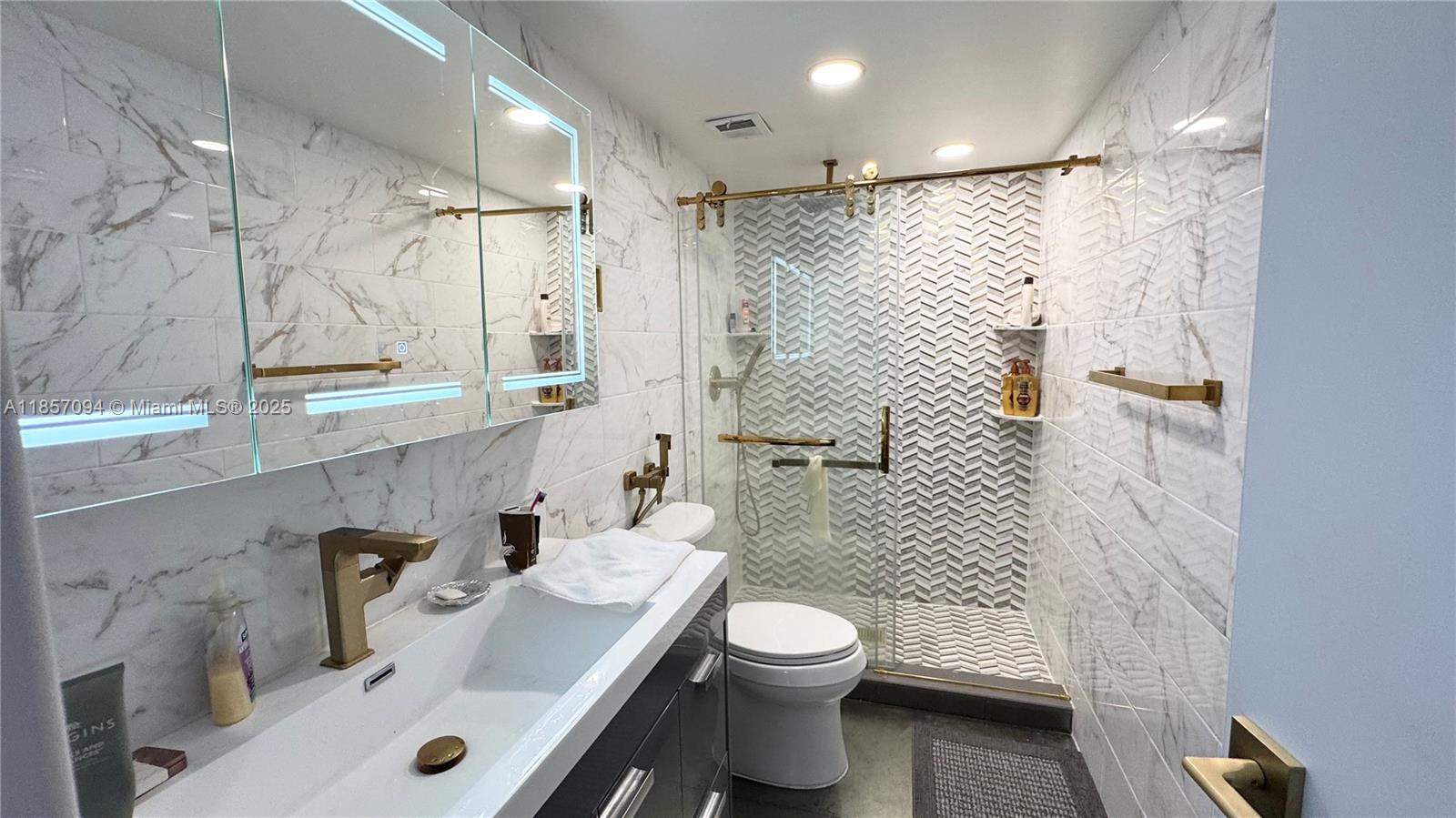 HEMISPHERES CONDO - Residential Lease