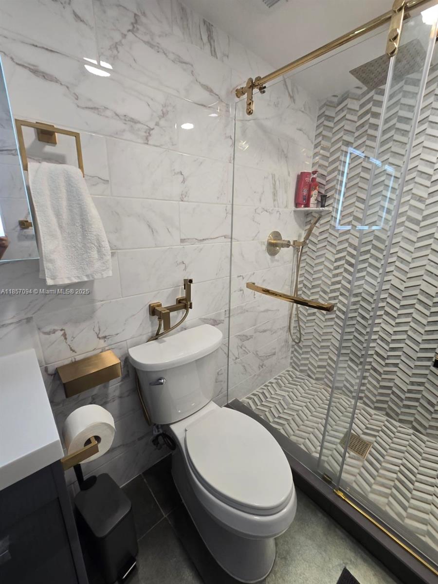 HEMISPHERES CONDO - Residential Lease