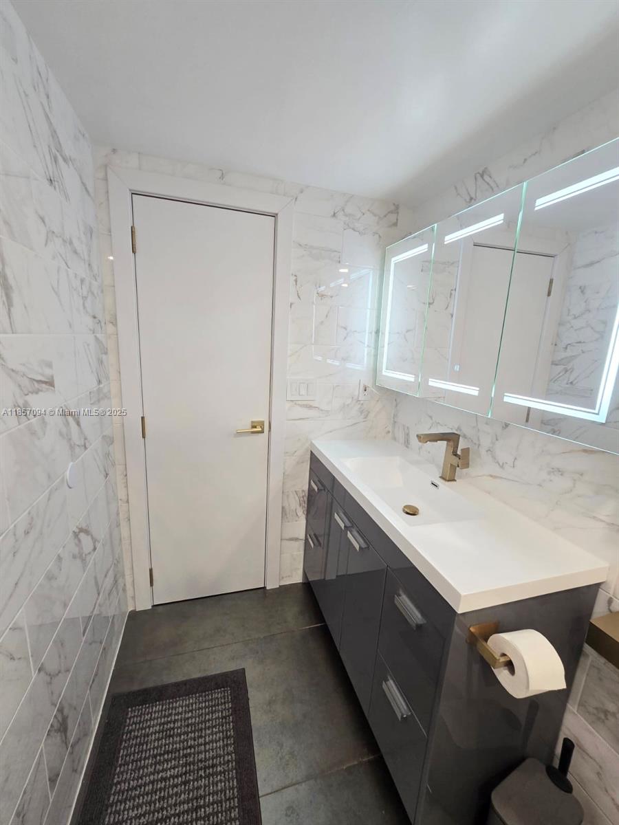 HEMISPHERES CONDO - Residential Lease