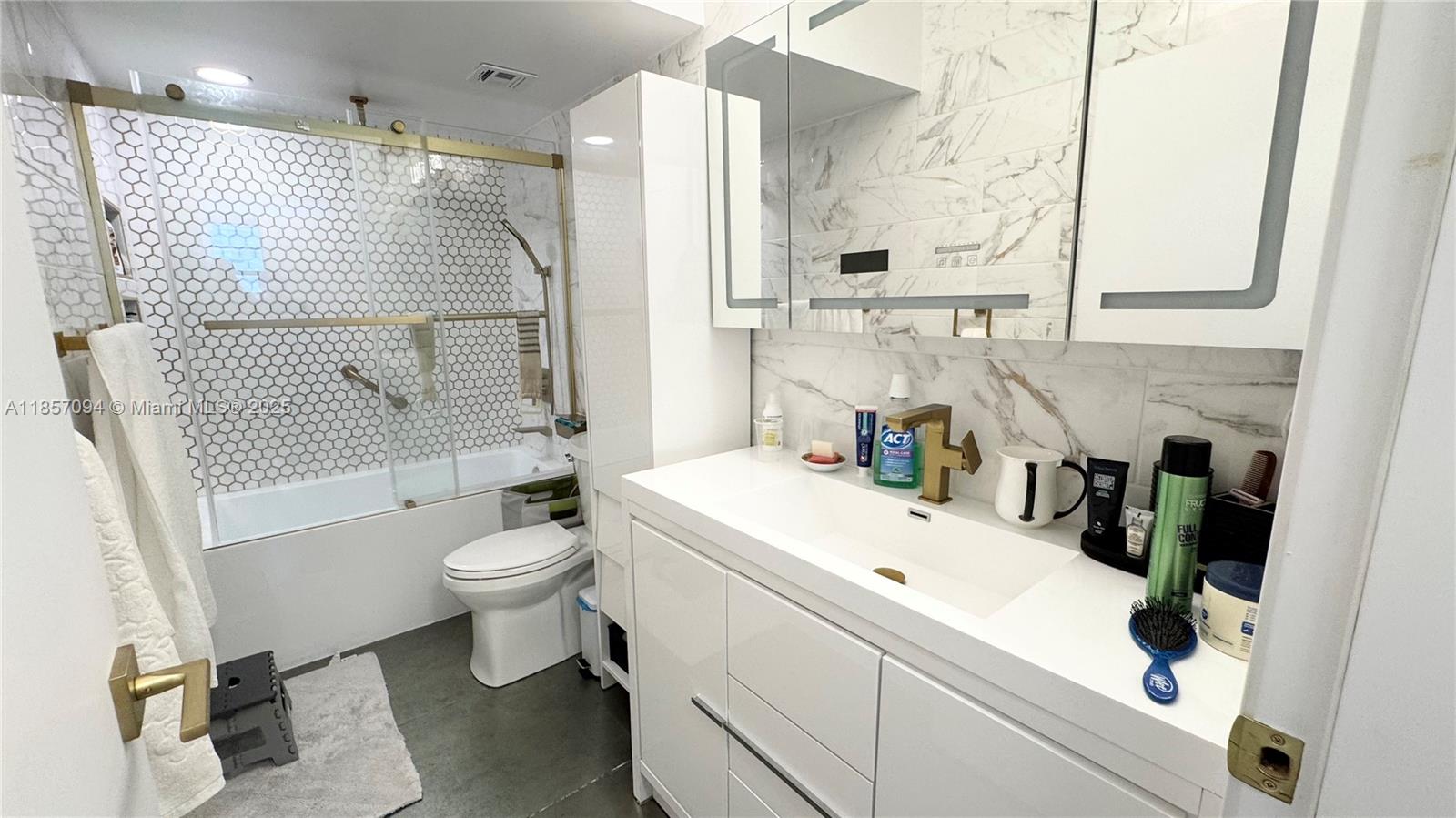 HEMISPHERES CONDO - Residential Lease