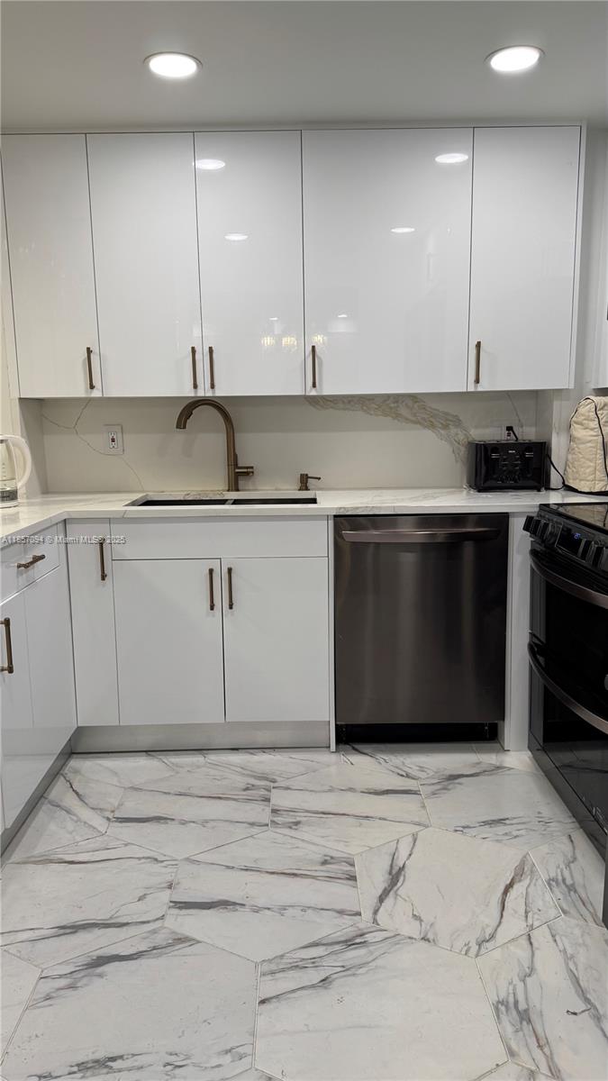 HEMISPHERES CONDO - Residential Lease