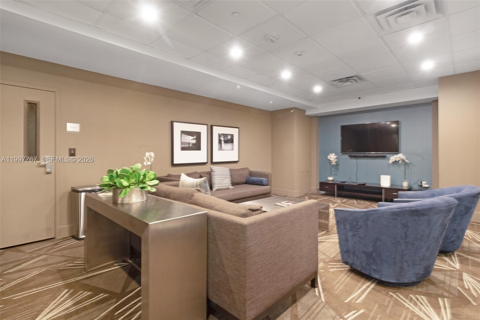 ARLEN BEACH CONDO - Residential