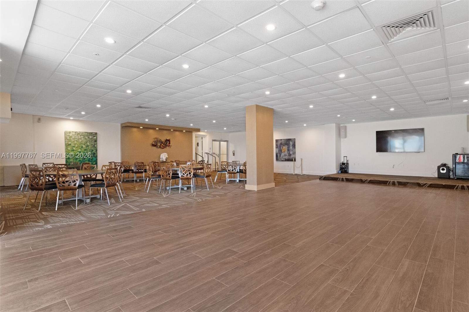 ARLEN BEACH CONDO - Residential