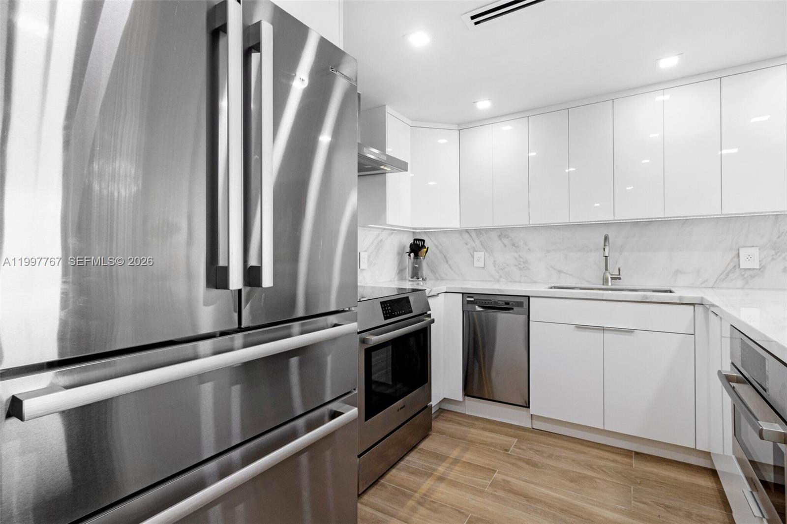 ARLEN BEACH CONDO - Residential