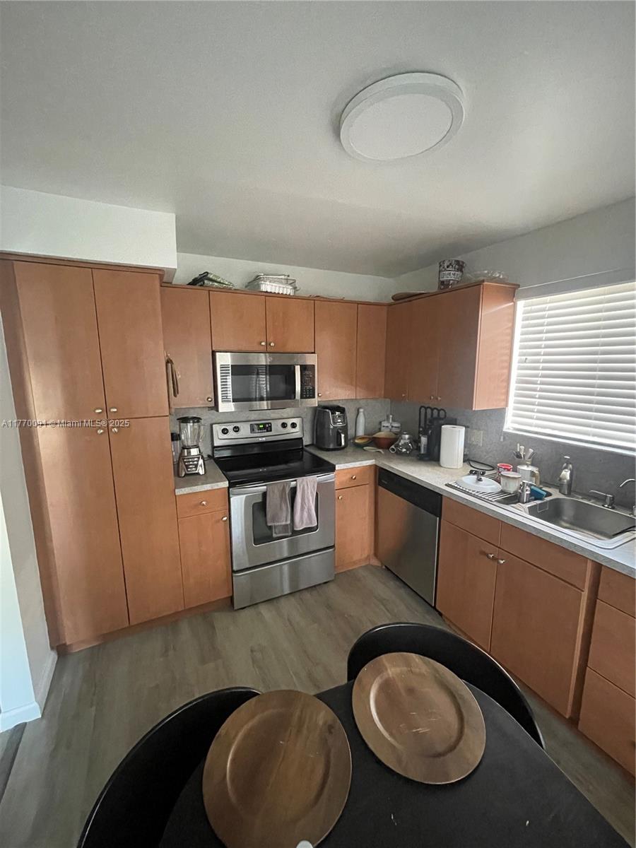 search properties 4 370 Racquet Club rd 206