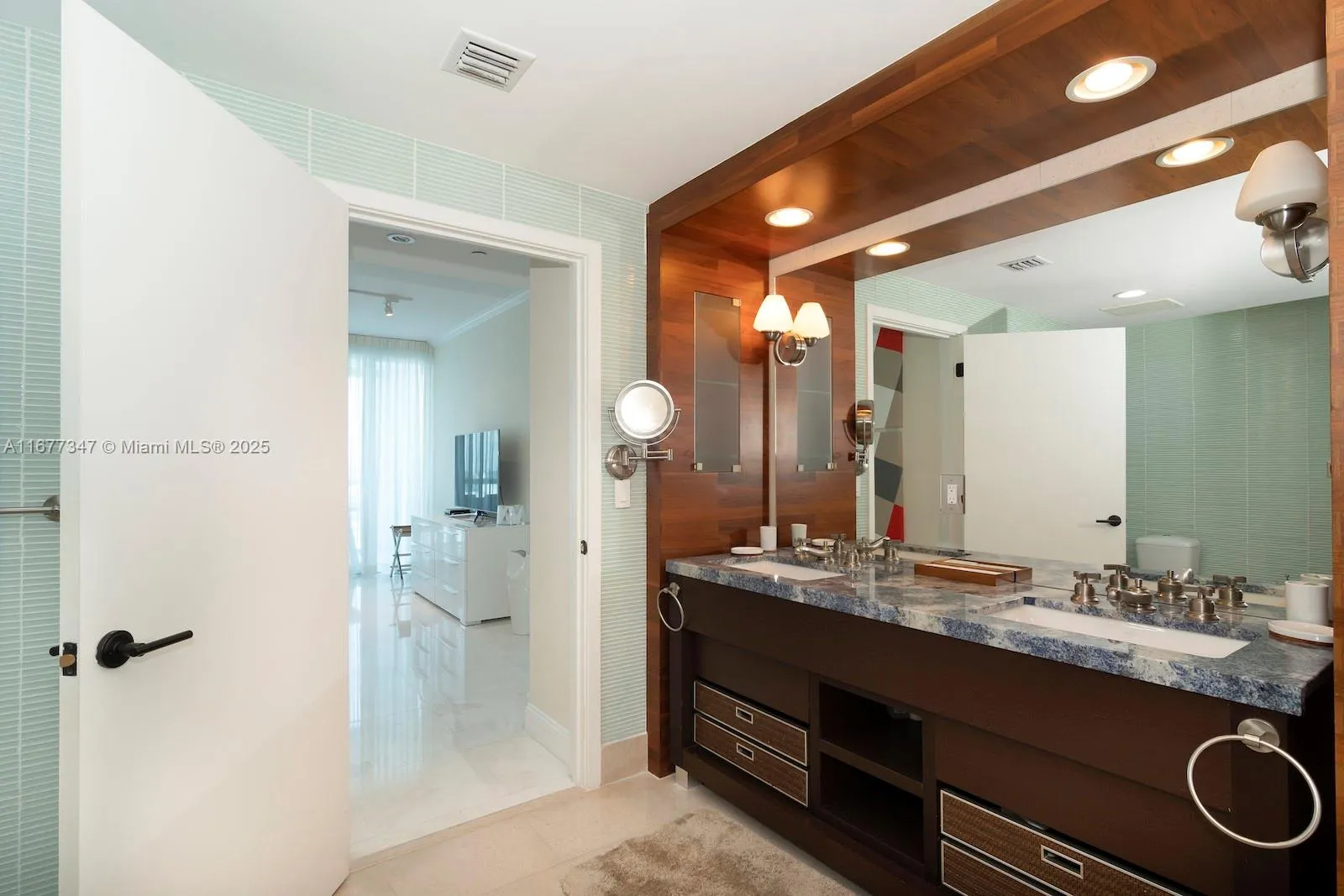 Miami Beach, Florida 33141, United States, 2 Bedrooms Bedrooms, ,2 BathroomsBathrooms,Residential,Active,38298